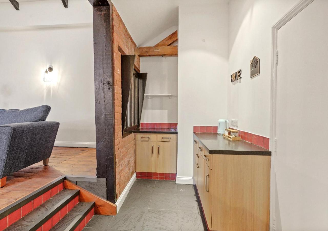 Parking, Heated Floors, Sleeps 4 Guests, Netflix Apartment Линкълн Екстериор снимка