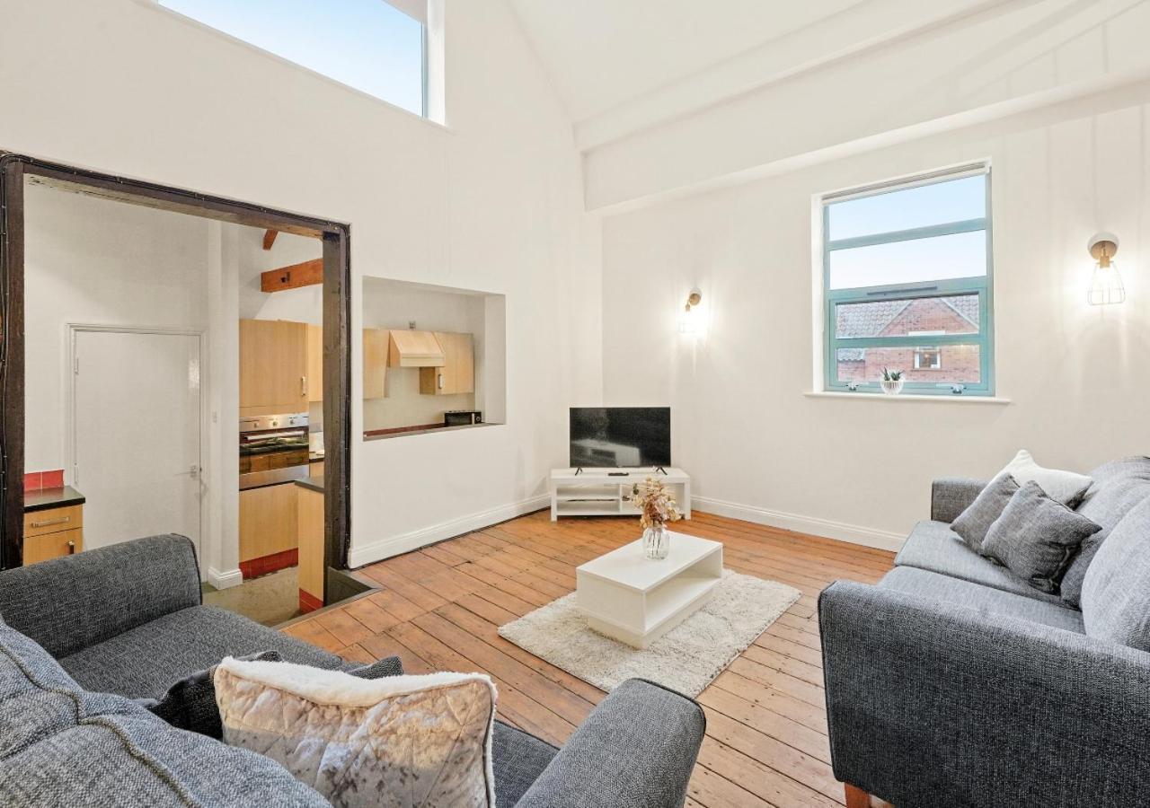 Parking, Heated Floors, Sleeps 4 Guests, Netflix Apartment Линкълн Екстериор снимка