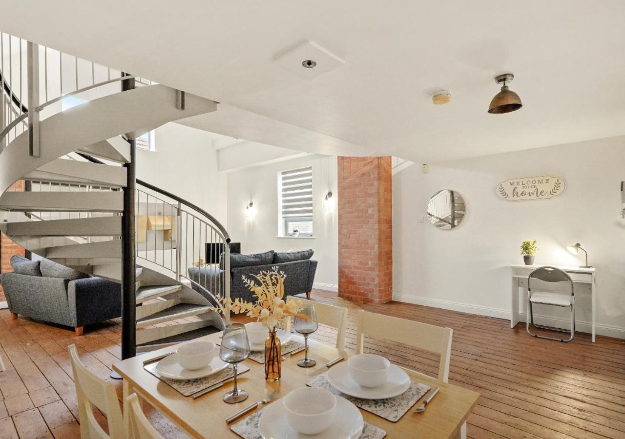 Parking, Heated Floors, Sleeps 4 Guests, Netflix Apartment Линкълн Екстериор снимка