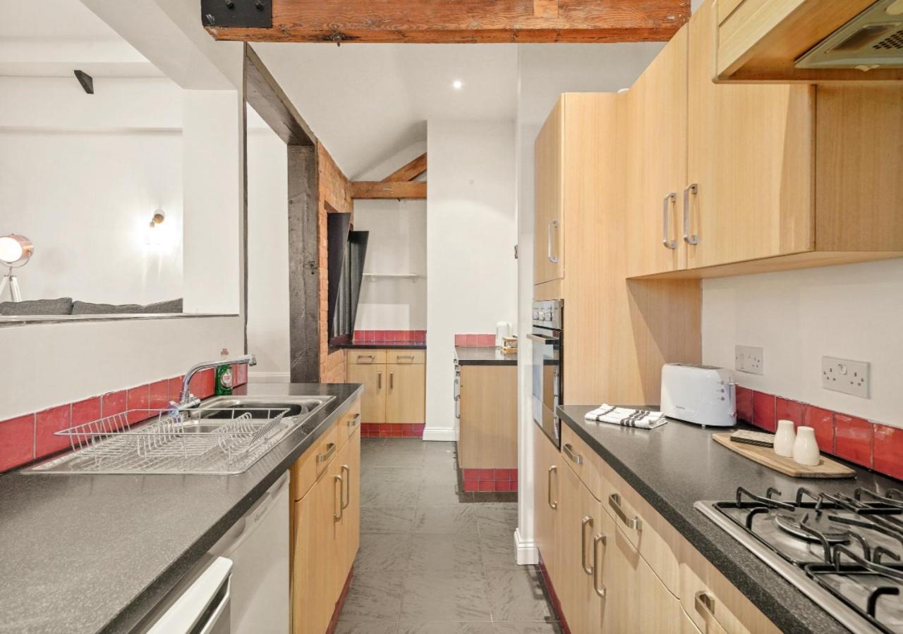 Parking, Heated Floors, Sleeps 4 Guests, Netflix Apartment Линкълн Екстериор снимка