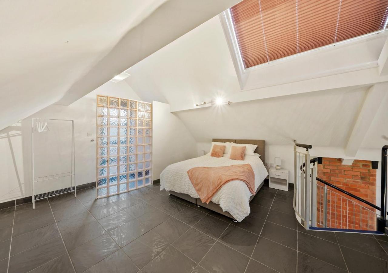 Parking, Heated Floors, Sleeps 4 Guests, Netflix Apartment Линкълн Екстериор снимка