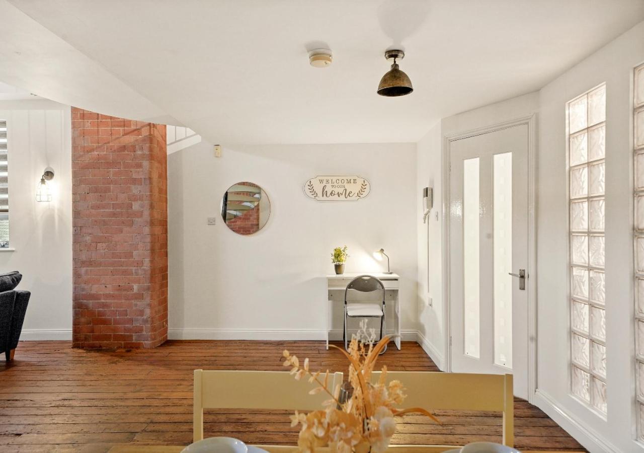 Parking, Heated Floors, Sleeps 4 Guests, Netflix Apartment Линкълн Екстериор снимка