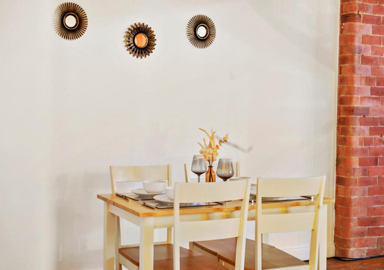 Parking, Heated Floors, Sleeps 4 Guests, Netflix Apartment Линкълн Екстериор снимка