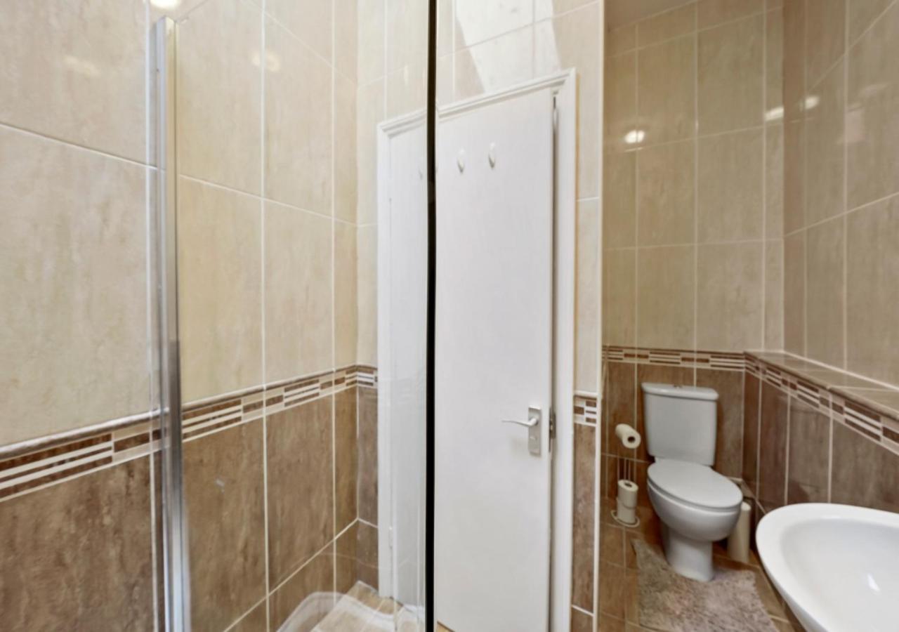 Parking, Heated Floors, Sleeps 4 Guests, Netflix Apartment Линкълн Екстериор снимка